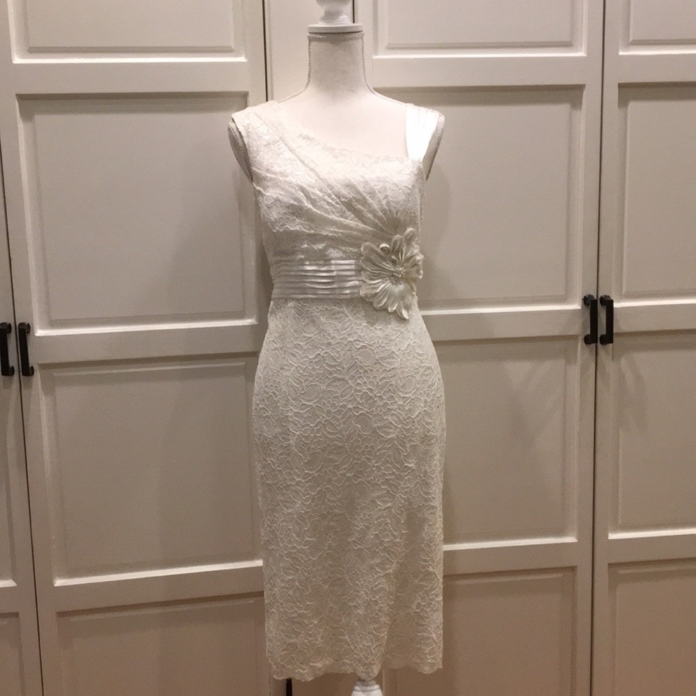Flower detail sheath lace dress- ivory